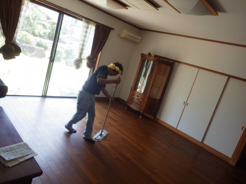 大阪で激安ハウスクリーニング・ワックスはスマイルホーム!　安価で納得施工!　