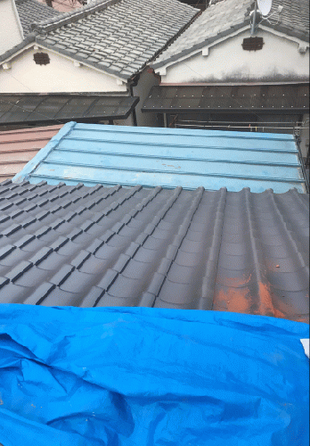 東大阪市で増築部の屋根トタンからの雨漏り修繕工事