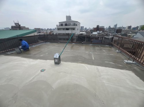 大阪市でマンション屋上をウレタン塗膜防水工事をしました。