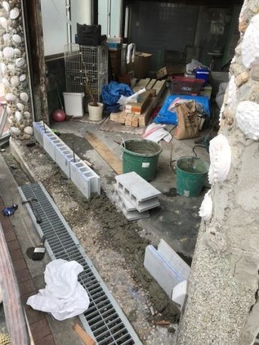 大阪市でシャッターから壁に変更の工事。
